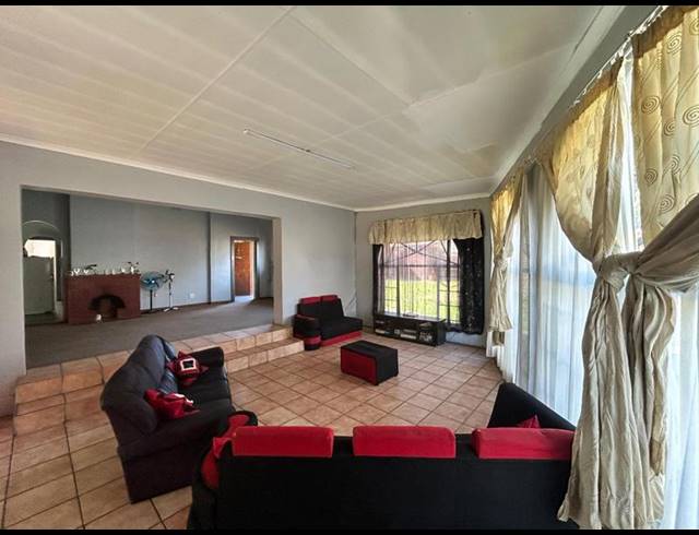 3 BEDROOM HOUSE FOR SALE IN SELECTION PARK